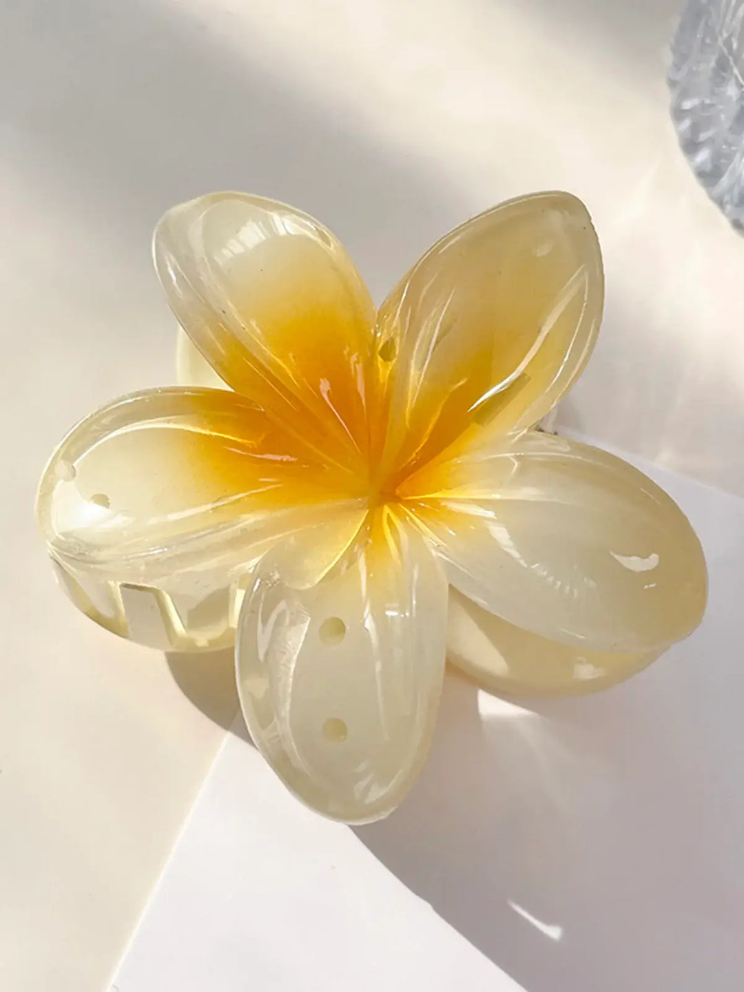 Maevyn - Glossy Flower Hairclip