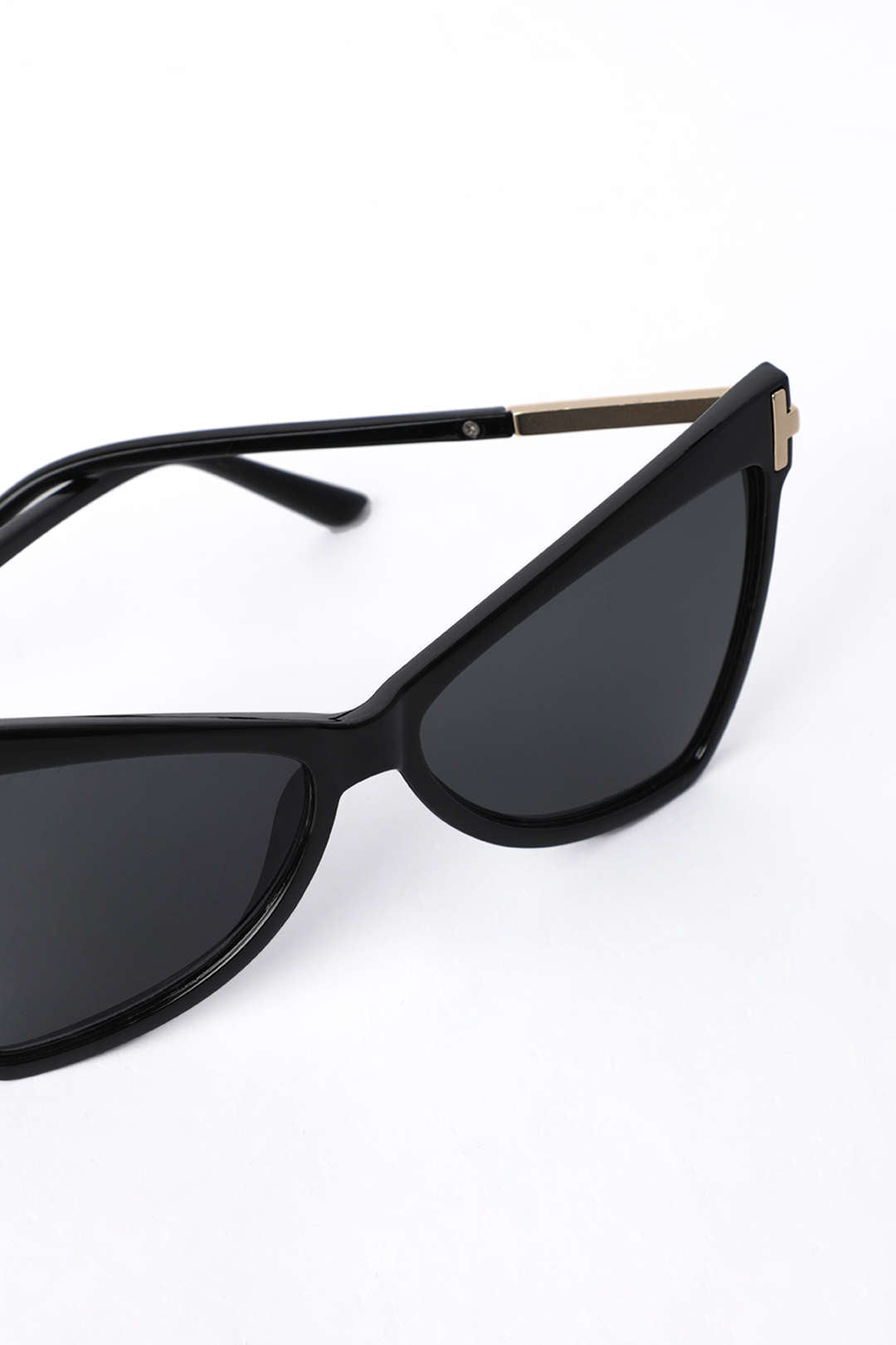 Xylia - Bold Cat-Eye Sunglasses